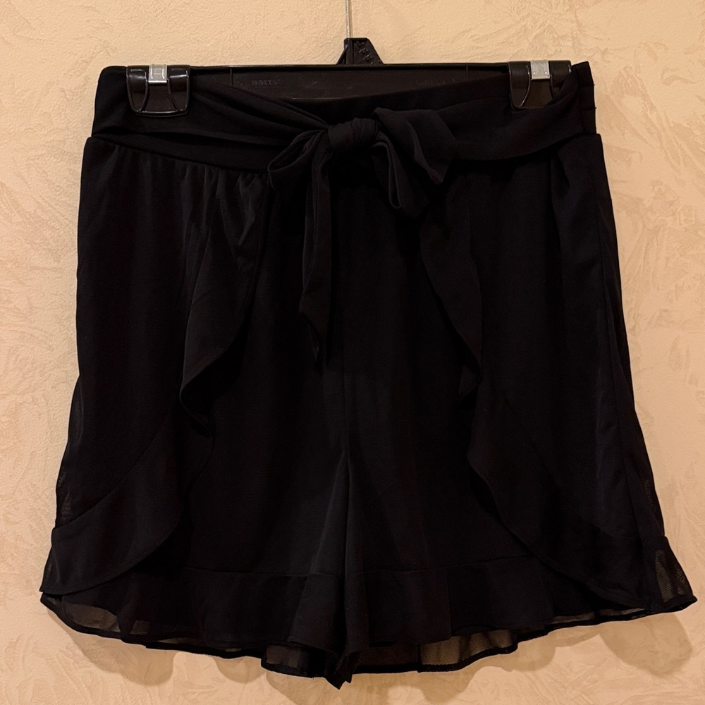 G by Giuliana Black High Waist Flowy Shorts Size M